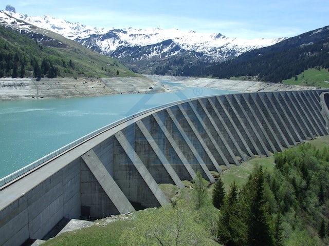 Self-Consolidating Concrete dams