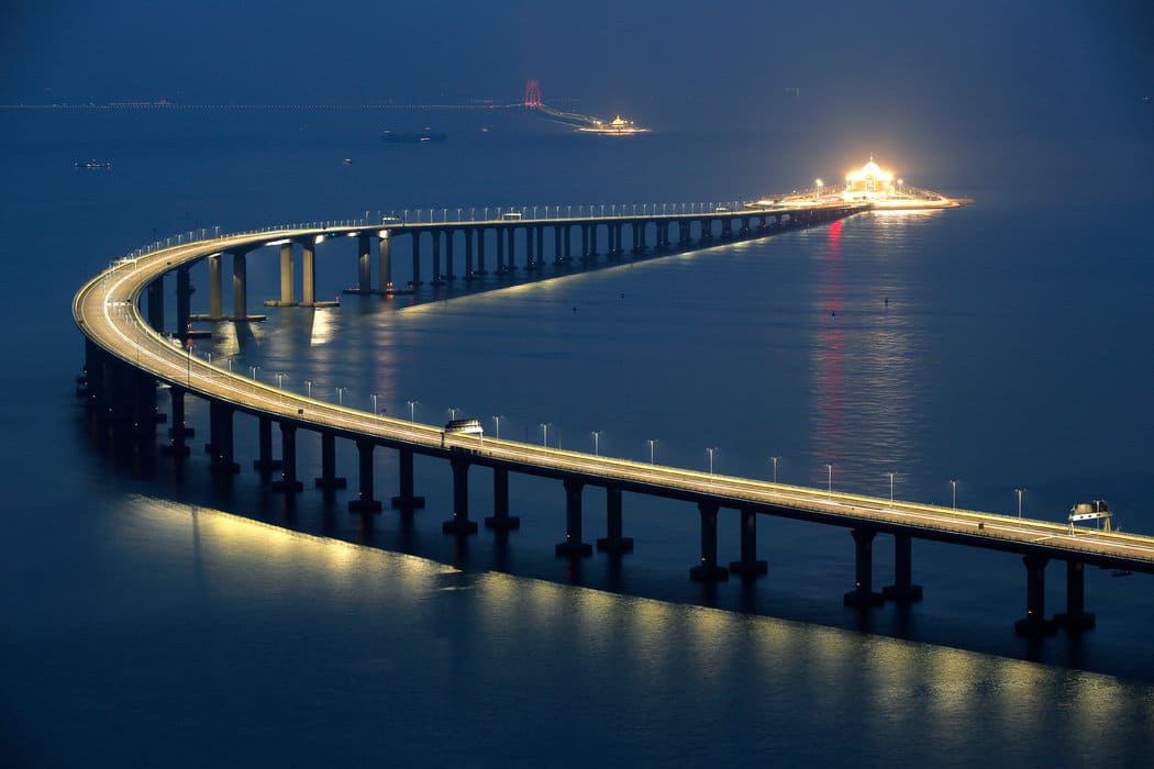 Humo de sílice para puente de cruce marítimo.